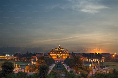 Night view of akshardham temple in delhi, india photo – Tourism Image ...