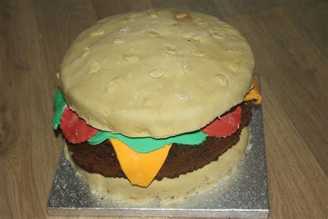 Caroline Makes....: Giant Hamburger Birthday Cake