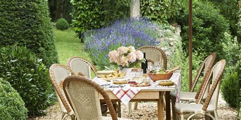 Wander Through These 20 Romantic French-Style Home Gardens | French garden, French garden design ...