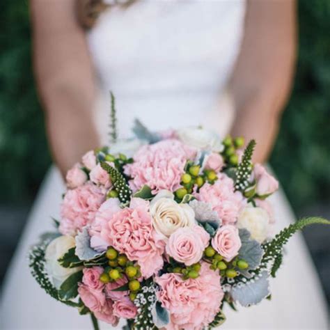 16 Unexpected Carnation Wedding Bouquets