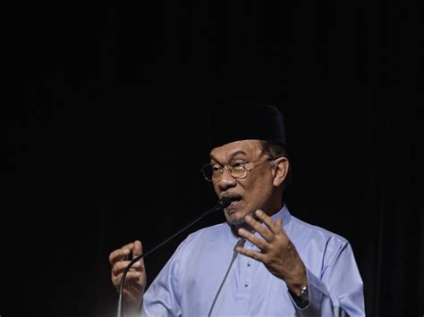 Azmin remains as PKR deputy president, says Anwar - TODAY