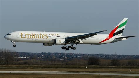 Boeing 777 among safest planes to ever fly even after Emirates crash - Business Insider