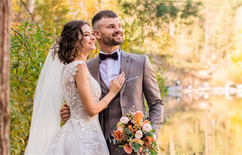 10 Best Wedding Photos Editing Software: Skylum, Lightroom, AfterShoot