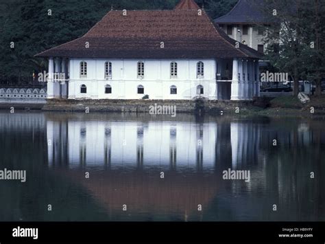 SRI LANKA KANDY LAKE Stock Photo - Alamy