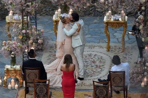 'Cheap Thrills' singer Sia gets married to boyfriend Dan Bernard in intimate ceremony