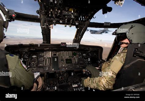 The crew of an HH-60G Pave Hawk prepare to conduct aerial refueling Stock Photo - Alamy