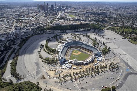 Dodger Stadium, Los Angeles, and its absurdly sprawling and wasteful parking lot : r/fuckcars