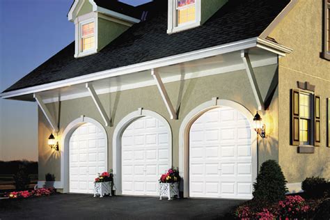 Browse Hurricane-Rated Garage Doors for Homes in Southern Florida - Broten Garage Door Sales