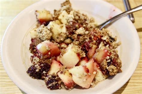 Healthy Apple & Blackberry Crumble – Treat Trunk