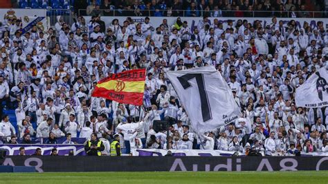 Real Madrid: Fans believe Real Madrid shouldn't give Barcelona a guard of honour | MARCA in English