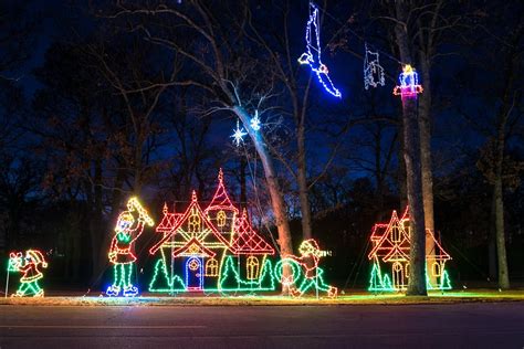 Take A Dreamy Ride Through The Largest Drive-Thru Light Show In Illinois, The Festival of Lights ...