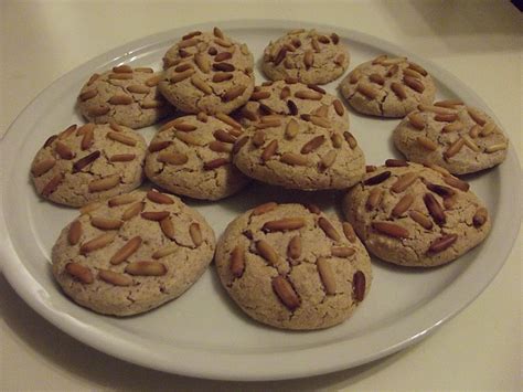 Adventures in Flavorland: Pignoli (Italian pine nut cookies)