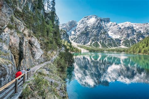 Lago Di Braies: Tips For Visiting This Beautiful Lake! (Dolomites)