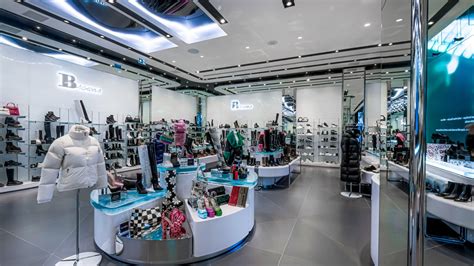 Browns Shoes Opens Impressive Flagship Store at Toronto’s Yorkdale ...