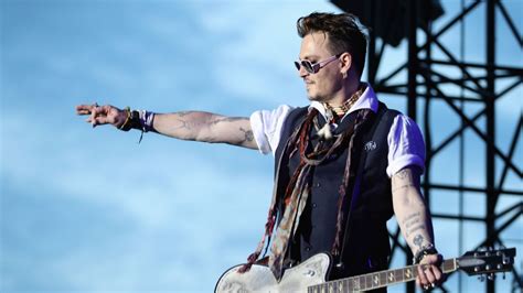 Johnny Depp Hangs Out With Fans, Tours Dracula's Castle in Romania Amid New Amber Heard Abuse ...