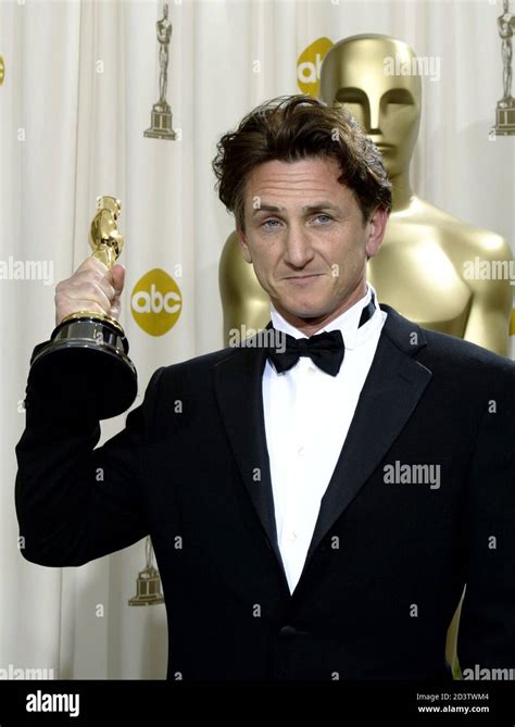 Sean penn best actor oscar hi-res stock photography and images - Alamy