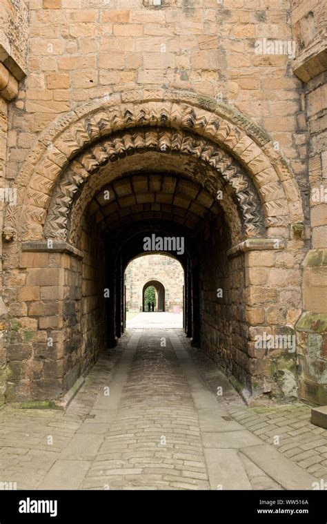 The courtyard alnwick castle hi-res stock photography and images - Alamy