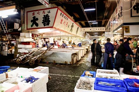 How to Visit Tsukiji Fish Market in Tokyo Before It Closes - Bloomberg