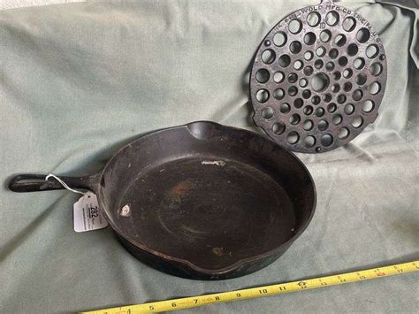 Griswold 10 Cast Iron Skillet with Griswold Cast Iron Trivet - Apexx Auctions