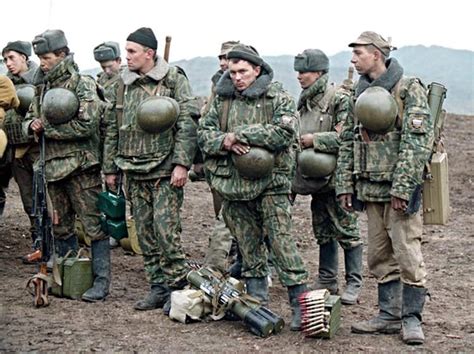 Russian Infantry 2nd Chechen war. Sunzhenskiy ridge, before the battle. [750x561] : r/MilitaryPorn