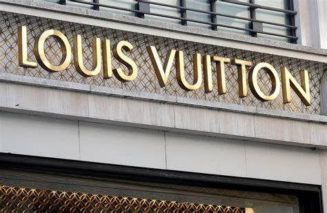 French luxury brands give unsold goods second shot under new law | Daily Sabah