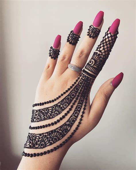 26 Exquisite Back Hand Mehndi Designs for Your Wedding