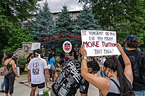 St. John’s University students rally to demand tuition freeze and institutional justice – QNS.com