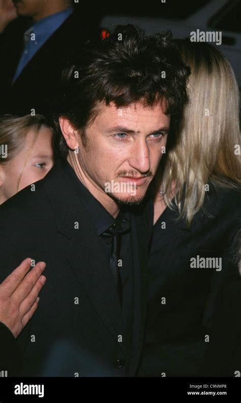 Am sam 2001 sean penn hi-res stock photography and images - Alamy