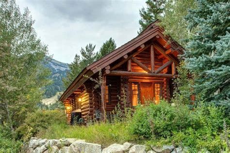 10 Best Wyoming Cabin Rentals for a Secluded Retreat