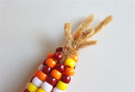 Thanksgiving Craft: Pony Bead Indian Corn - Cutesy Crafts