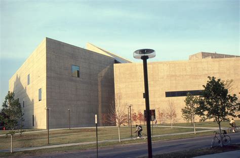 Indiana University Arts Museum and Academic Building (Bloomington, 1982 ...