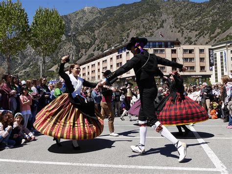 Traditional dresses of the world: Andorran national attire • ALL ANDORRA