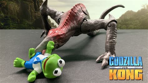 Godzilla Vs Kong Skullcrawler Toy Figure Review - YouTube