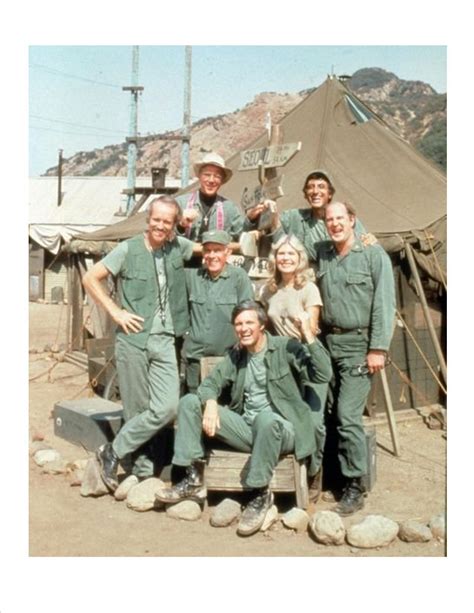 Hawkeye and the cast of M*A*S*H - Alan Alda Photo (21382218) - Fanpop