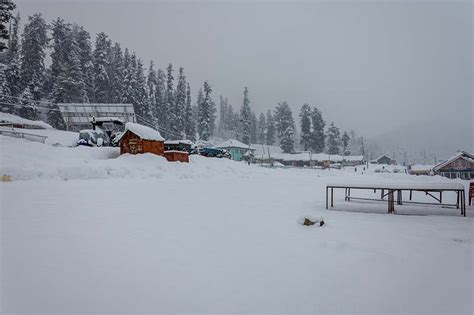 Snowfall in Gulmarg - When it Snowed all Day Long - Vargis Khan