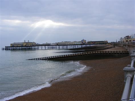 Hastings Beach and Hastings Pier | Find us on: www.shaneglob… | Flickr