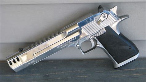 Defence Horizon: DESERT EAGLE 50. cal(pistol)