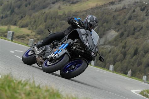 2019 Yamaha Niken | First Ride Review | Rider Magazine