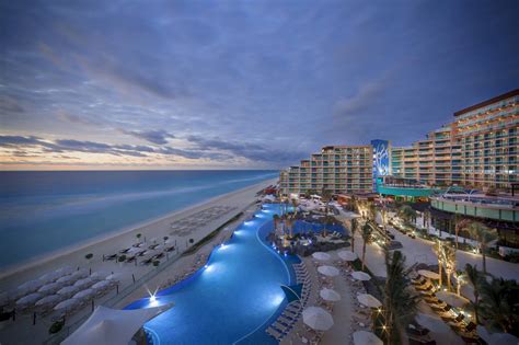 Weddings Abroad at Hard Rock Hotel Cancun – Mexico Weddings