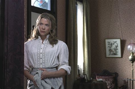 "Open Range" movie still, 2003. Annette Bening as Sue Barlow. | Kevin costner, Posters de films ...