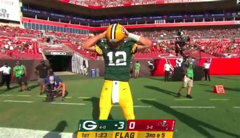 Aaron Rodgers Brings Out The Hingle McCringleberry Celebration After ...