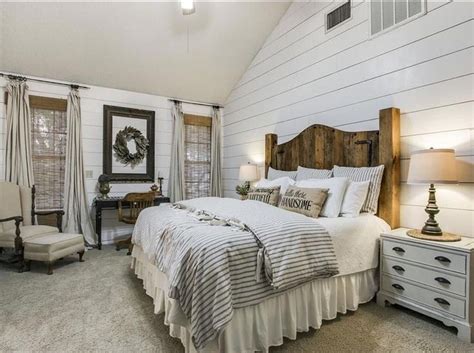 Romantic rustic farmhouse master bedroom decorating ideas (27) #InteriorDesignIdeasF ...