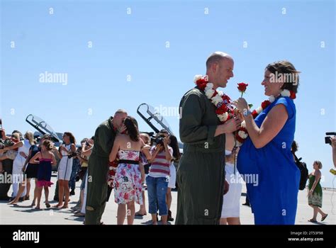 Calif., CVW-17, Homecoming, NAVAL AIR STATION LEMOORE, Sailors, squadrons, U.S. Navy Stock Photo ...