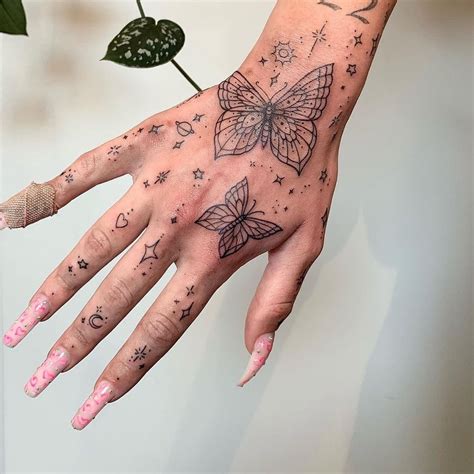 15+ Stylish and Simple Hand Tattoo Ideas For Women - Wittyduck
