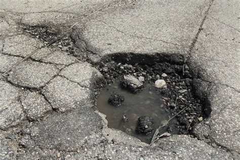 Students design goop-filled bags to fill potholes