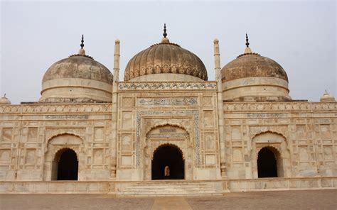 Derawar Fort in Cholistan Desert: History, Location, Attractions & More ...