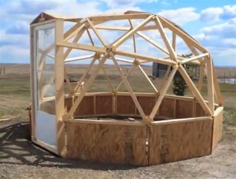 Geodesic Dome Greenhouse: Building A Geodesic Dome Greenhouse