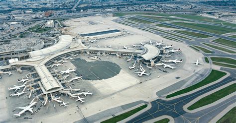 Toronto Pearson Airport (YYZ) - A Complete Guide (2023)