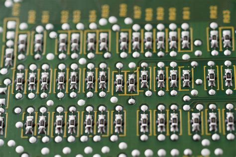 Close up of resistors on electrical circuit board | Free backgrounds and textures | Cr103.com