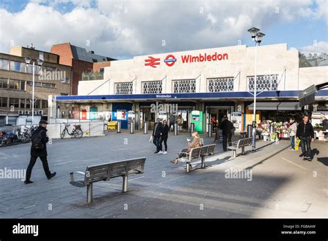 Wimbledon train station train hi-res stock photography and images - Alamy